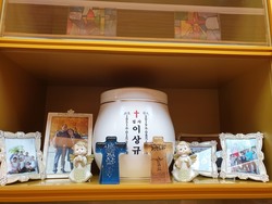 "마지막 가시는 길 ..꽃면류관을 쓰고  가셨